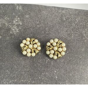 Vintage Pair Lisner Clip On Earrings Gold Tone With Faux Pearl Center
